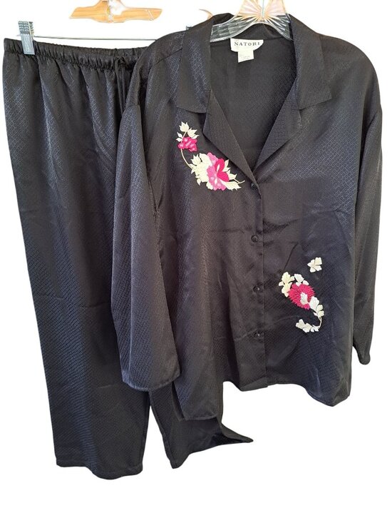 Natori Women's NEW Embroidered Black 2Piece Pajama Set Size L Silky New Tag Gift - Picture 1 of 10